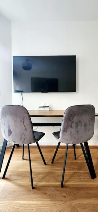 New & Serene 1-Bedroom Apart Near #Ladefenseparis #Parking&Fibre Suresnes Bagian luar foto