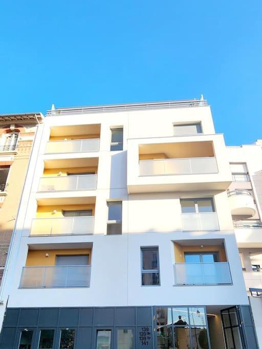 New & Serene 1-Bedroom Apart Near #Ladefenseparis #Parking&Fibre Suresnes Bagian luar foto